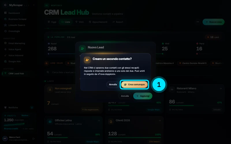 La finestra Creare un secondo contatto? sopra il modulo Nuovo Lead: nel CRM ci saranno due contatti con gli stessi recapiti, risposte e chiamate andranno a uno solo dei due, puoi unirli in seguito da Trova doppioni; pulsanti Annulla e Crea comunque